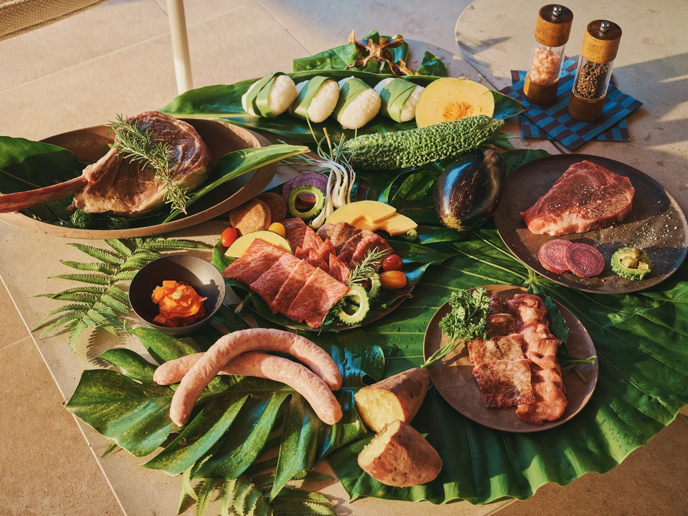 肉と野菜を盛り合わせたBBQ食材のイメージ